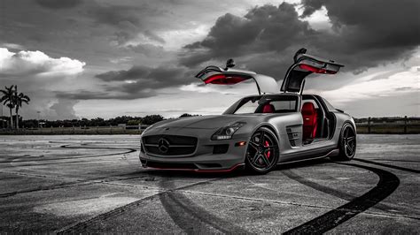 Mercedes-Benz SLS AMG gullwing doors - backiee