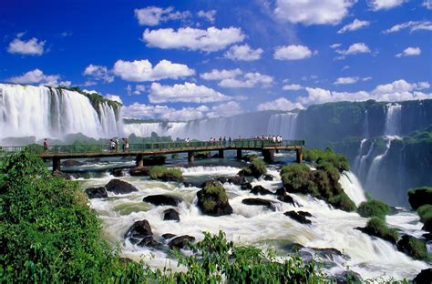 Iguazu Falls, The Stunning Waterfall in Argentina / Brazil - Traveldigg.com