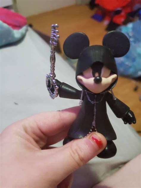 King Mickey with a keyblade by Lexi-Mouse on DeviantArt