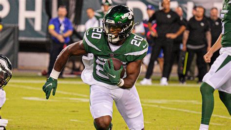 NY Jets RB Breece Hall is a top betting favorite to win ROY