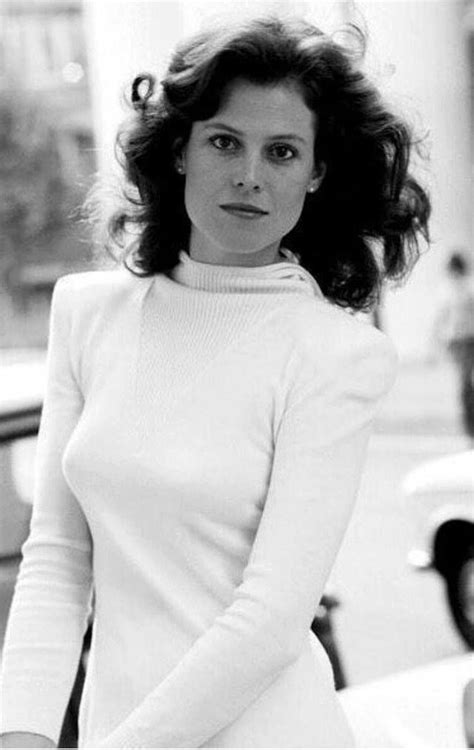 Sigourney Weaver Young / Sigourney Weaver 2020: Husband, net worth ...