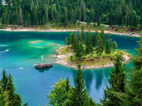 10 stunning Swiss mountain lakes that'll take your breath away