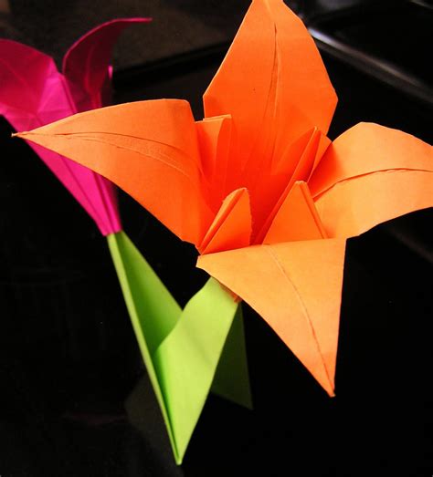 Origami Lily, Origami And Quilling, Origami And Kirigami, Oragami, Origami Paper, Types Of ...