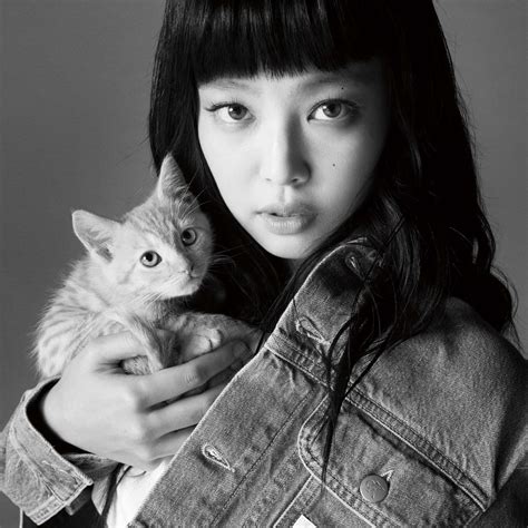 Download Jennie Kim With A Kitten Picture | Wallpapers.com