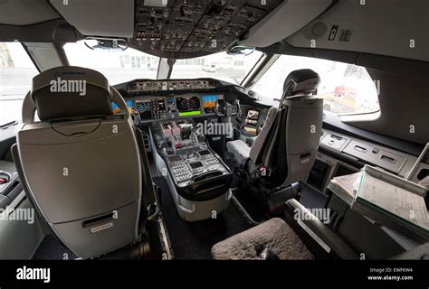 Cockpit of a Boeing 787-9 Dreamliner of the airline ANA at Munich ...