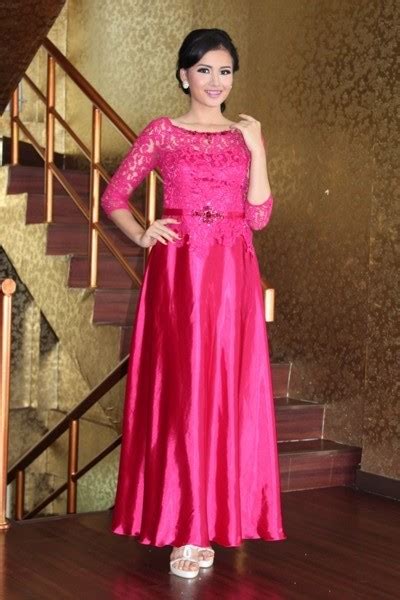 Contoh Gaun Kebaya Modern Anak Muda Paling Digemari