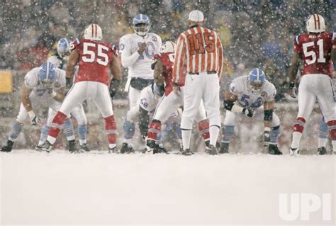 Photo: Titans Vince Young in the snow against Patriots at Gillette ...