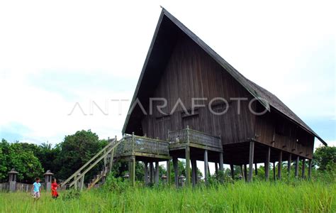 RUMAH BETANG | ANTARA Foto