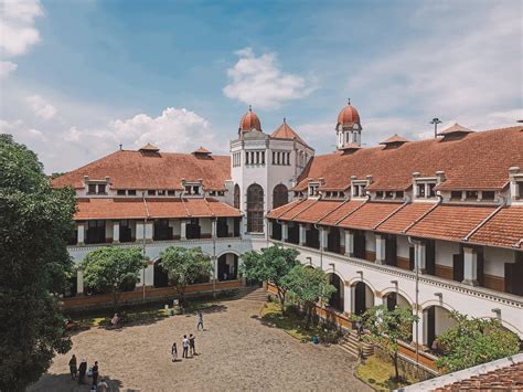 Menilik Sejarah Lawang Sewu yang Wajib Kamu Ketahui