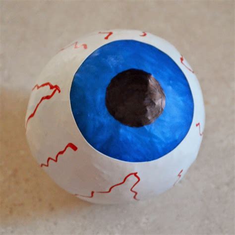 The Almost Perfectionist: Halloween Craft: Balloon Eyeballs