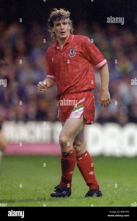 MARK HUGHES, WALES and MANCHESTER UNITED FC, 1991 Stock Photo - Alamy