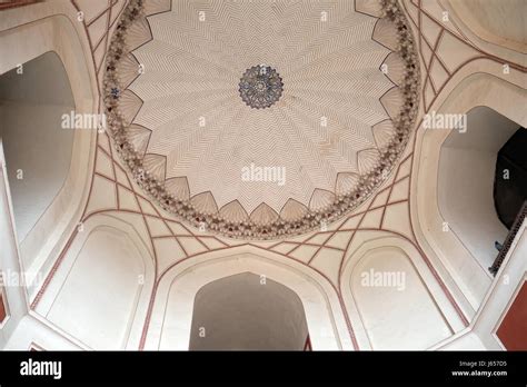 Inside humayun tomb hi-res stock photography and images - Alamy