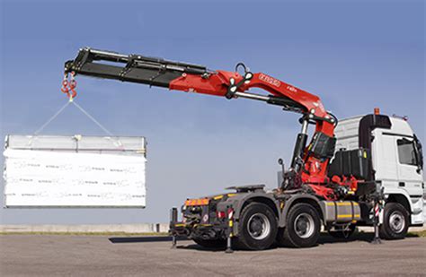 Fassi-truck-crane-f820ra-xhe-dynamic-01 - 600 Cranes Australia