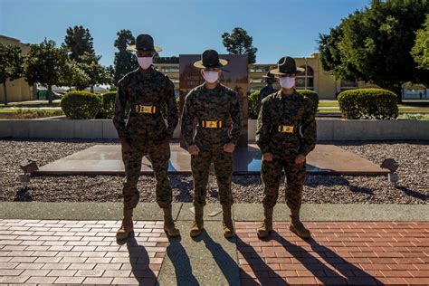 First female Marine drill instructors graduate from San Diego course – Daily Bulletin