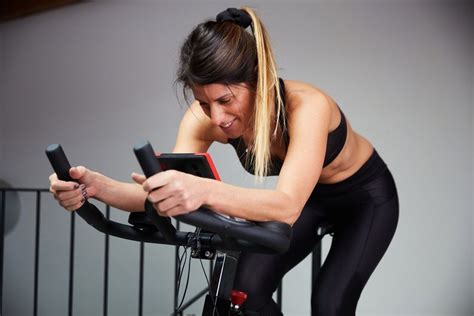 Efectos del spinning para la mujer: beneficios y ventajas - FETRI