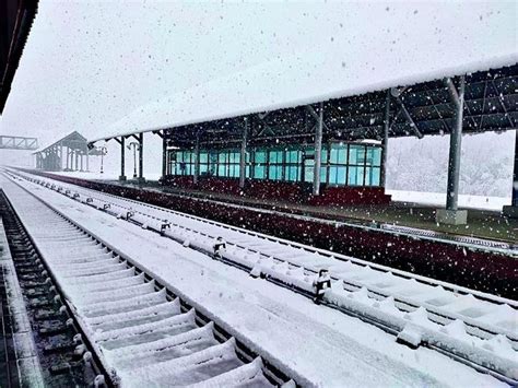 Railway Minister Shares Stunning Photos Of Snow-covered Srinagar ...