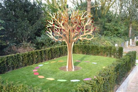 Contemporary memorial trees and custom remembrance projects | Unique ...