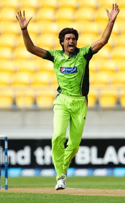 Mohammad Irfan (Cricketer) Height, Weight, Age, Wife, Affairs & More ...