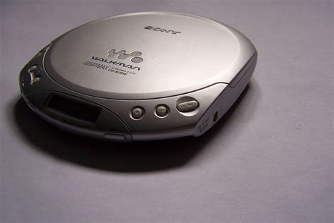 File:Sony CD Walkman D-E330.jpg - Wikimedia Commons
