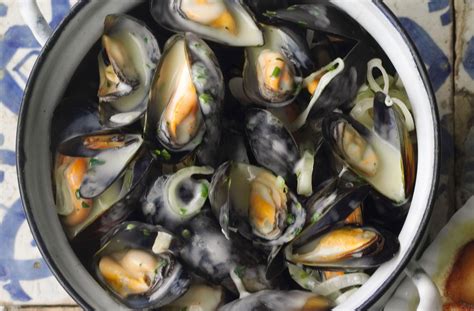 Mussels in fish sauce Recipes | GoodtoKnow