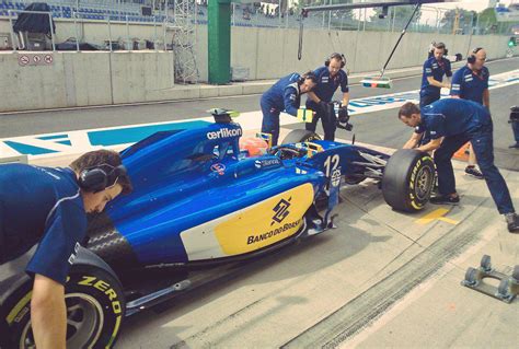 Sauber F1 Team on Twitter: "Pit stop practice for Felipe after returning from his first stint # ...