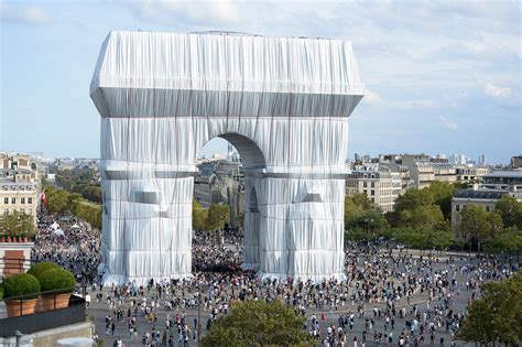Christo and Jeanne-Claude’s wrapped Arc de Triomphe opens to the public – Designlab