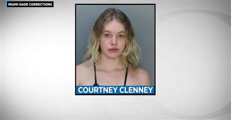 Facing murder charge, Instagram model Courtney Clenney extradited to Miami - CBS Miami