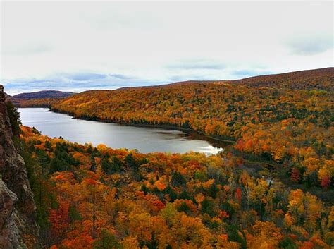 Fall foliage at Lake of the Clouds simply stunning