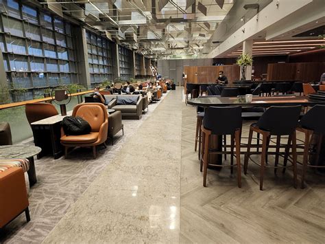 SIN: Singapore Airlines Business Class Lounge Singapore Changi Terminal 3 reviews | Loungeindex ...