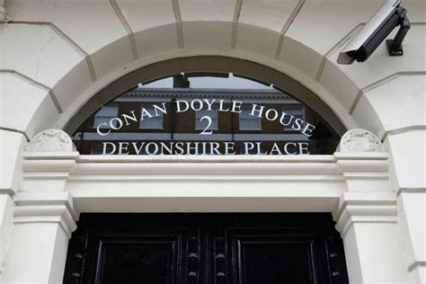 File:Fanlight-arthur-conan-doyle-2-devonshire-place-london.jpg - The Arthur Conan Doyle Encyclopedia