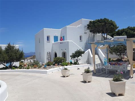 Where to stay in Milos Greece: Best Areas And Hotels [2024 Guide]