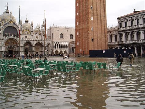 Is Venice Really Sinking? A History of the City's Floods