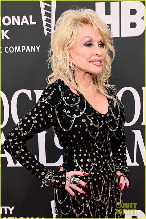 Inductee Dolly Parton Sparkles at Rock & Roll Hall of Fame Induction ...