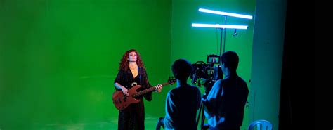 A Beginner's Guide to Green Screen Lighting | Artlist