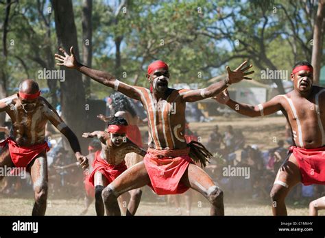 Aboriginal Australians Dance High Resolution Stock Photography and ...