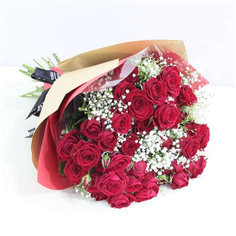 Bouquet Of Fresh Red Spray Roses - Black Tulip Flowers WLL