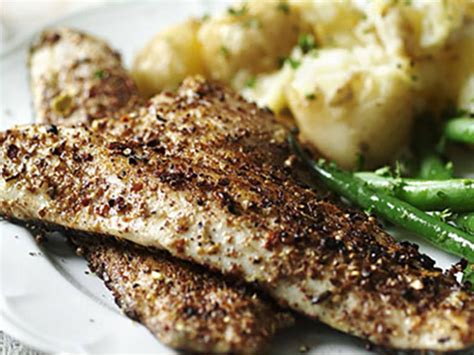 Pan-Fried Sea Bass Fillet with Crushed New Potatoes & Green Beans | Rezept