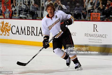 667 Teemu Selanne Stanley Cup Photos & High Res Pictures - Getty Images