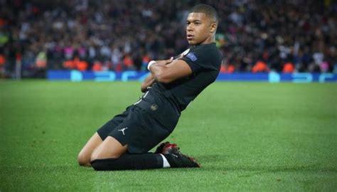 Mbappe Celebration / Beckham Shows Off Mbappe S Iconic Celebration On ...