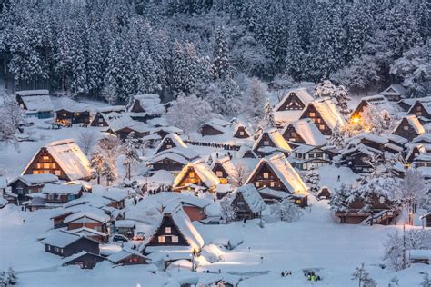 Japan's Shirakawa-go in Winter is a Grand Sight! Let's Visit the Town with its Lit-up, Fantastic ...