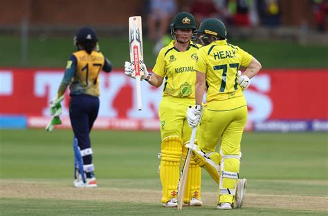 Beth Mooney celebrates her fifty | ESPNcricinfo.com