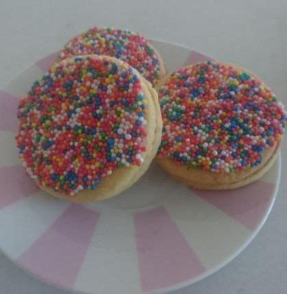 Kiss biscuits | Recipe | Biscuit recipe, Delicious desserts, Biscuits