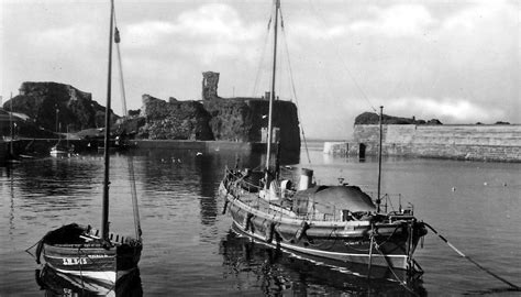 Tour Scotland Photographs: Old Photograph Harbour Dunbar Scotland