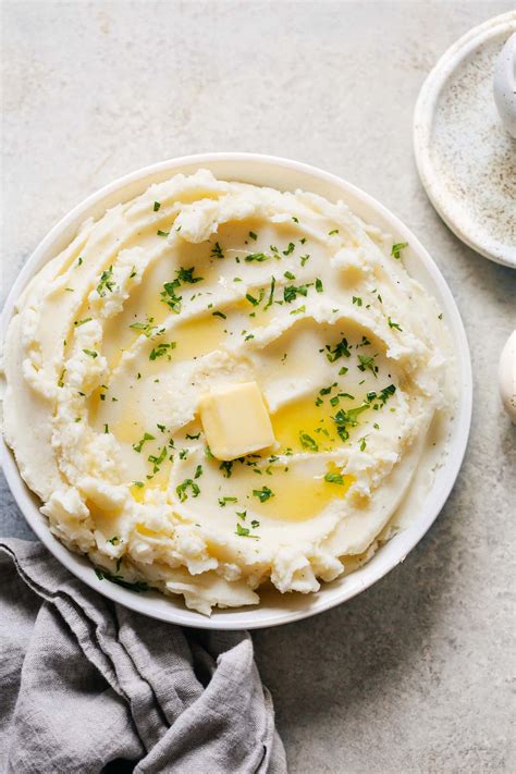 Creamy Mashed Potatoes Recipe - Easy & Quick | Primavera Kitchen