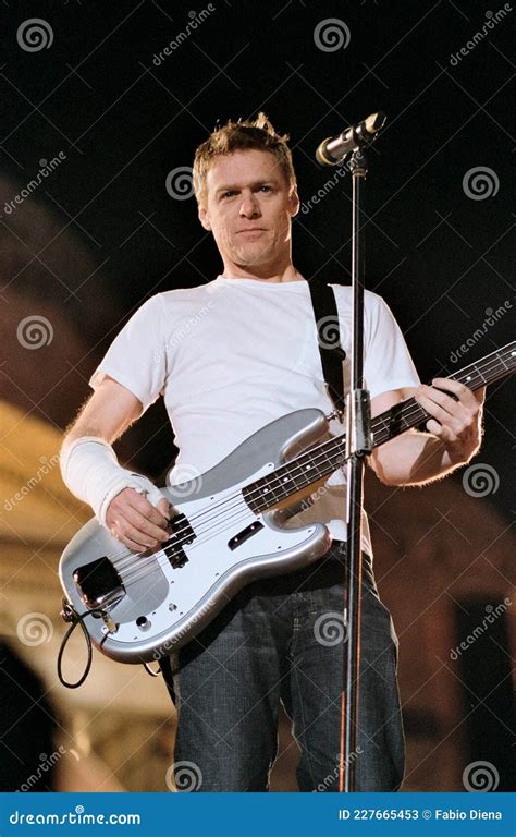 Bryan Adams Live Concert at the Festivalbar 2002 Editorial Stock Photo - Image of cuts, bryan ...