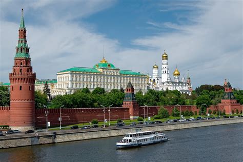 Kremlin towers Moscow Kremlin Wall Riverfront picture, Kremlin towers ...