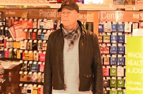 PHOTO Bruce Willis Walked Into Walgreen's Pharmacy Without Wearing A Mask