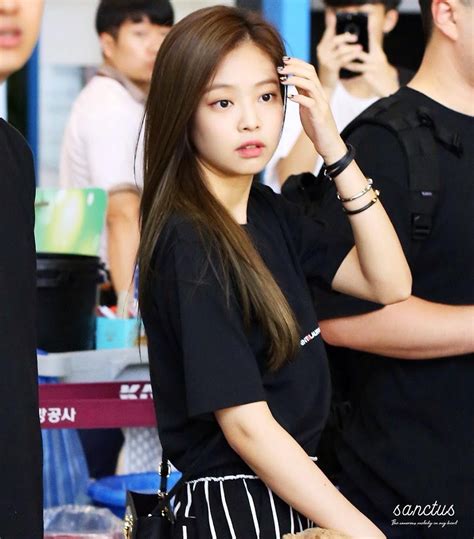 15 Times BLACKPINK's Jennie Showed Off Her Flawless No-Makeup Bare Face ...