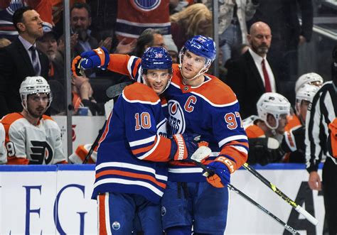 Oilers star Connor McDavid scores twice, reaches 800 points