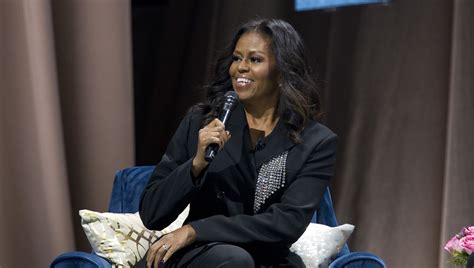 Michelle Obama Extends Book Tour Due to Overwhelming Response – Los ...